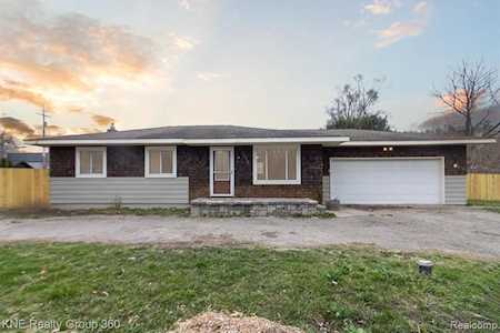 9526 Garden Terrace Commerce Twp, MI 48382