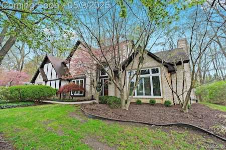 8746 S Christine Dr Brighton Twp, MI 48114