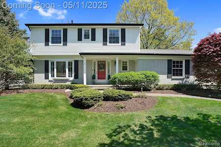 430 Chester Ct South Lyon, MI 48178