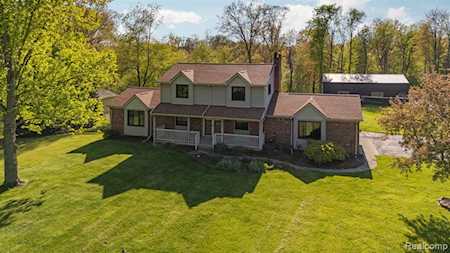 14160 Iroquois Woods Dr Holly Twp, MI 48430