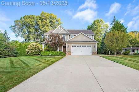 1806 Grace Ave Rochester Hills, MI 48309