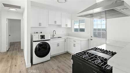 3659 110th Inglewood,  CA 90303