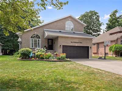 10 Westwood Drive Port Colborne, ON L3K 6B8