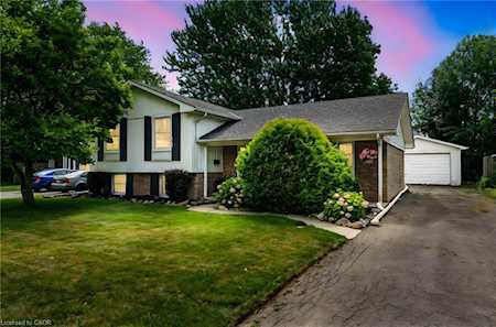 20 Mcgill Street Welland, ON L3C 3L3