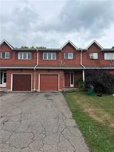 32 Nelson Trail Welland, ON L3C 3V4