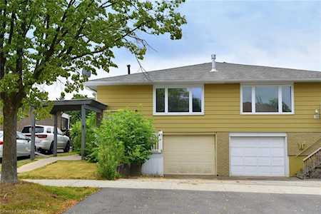 79 Barrington Drive Welland, ON L3C 5Z8