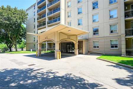 6390 Huggins Street #708 Niagara Falls, ON L2J 1H1