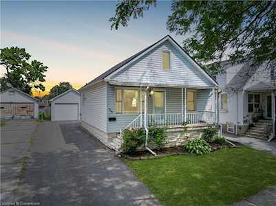 25 Balmoral Avenue Welland, ON L3B 1S3