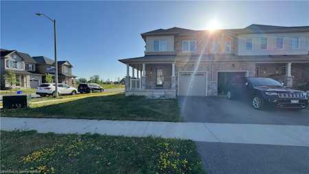 7779 Redbud Lane Niagara Falls, ON L2H 3S2