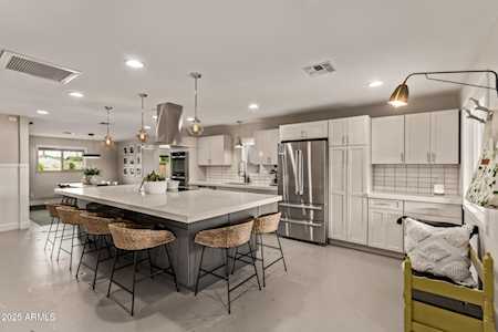 3834 E SHAW BUTTE DR Phoenix AZ 85028 Property