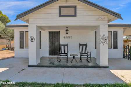 2225 W MORTEN AVE Phoenix AZ 85021 Property