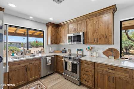 1011 E MADDOCK RD Phoenix AZ 85086 Property