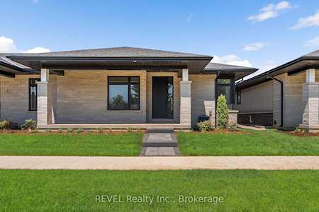 8 Accursi Crescent Pelham, ON L0S 1E2