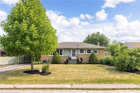 6000 Mayfair Drive Niagara Falls, ON L2J 1V6