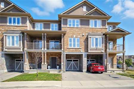 3 Bloom Crescent Stoney Creek, ON L0R 1P0