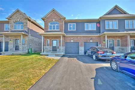 73 Lloyd Davies Way Binbrook, ON L0R 1C0