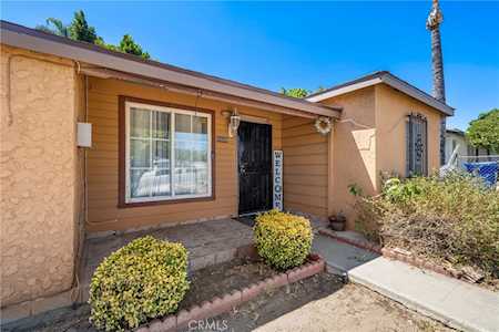 9988 Citrus Ave Fontana,  CA 92335