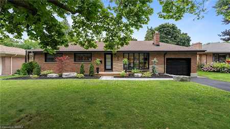 25 Seneca Crescent Brantford, ON N3R 1K3