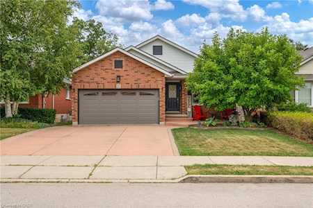 31 Bolzano Court Hamilton, ON L8W 3W7