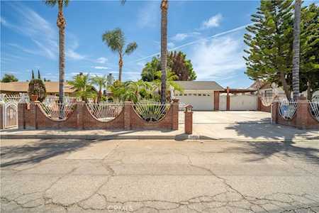 2455 Saint Elmo Dr San Bernardino,  CA 92410