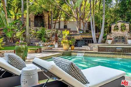 2276 La Granada Dr Los Angeles,  CA 90068