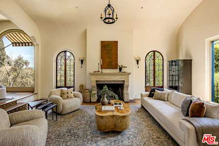 2250 N Berendo St Los Angeles,  CA 90027