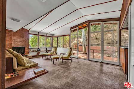 10438 Seabury Ln Los Angeles,  CA 90077