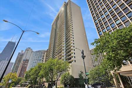 60610 Real Estate Chicago - 60610 Homes & Condos