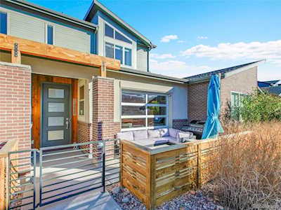 19562 E Sunset Circle Aurora, CO 80015