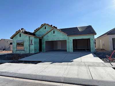 953 W Davis Ave Toquerville, UT 84774