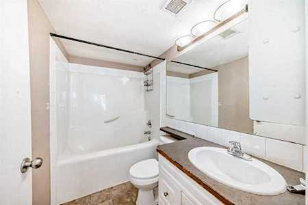 2000 Applevillage Ct SE #411 Calgary, AB T2A 7Z4