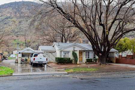 143 S 100 E Hurricane, UT 84737