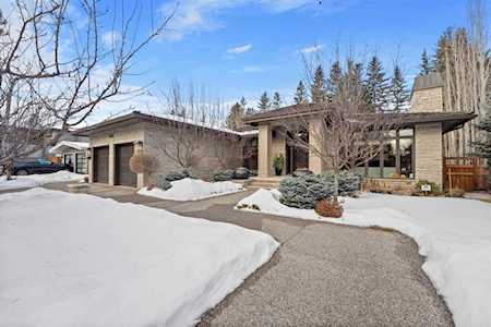 1020 Bel-Aire Dr Calgary, AB T2V 2B9
