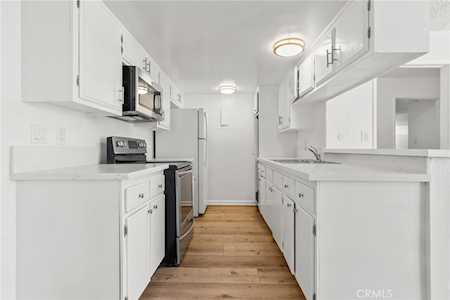 8649 Sunland Blvd #5 Sun Valley, CA 91352