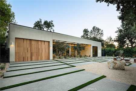 23340 Collins Woodland Hills, CA 91367