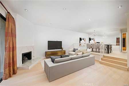 5711 Owensmouth Ave #117 Woodland Hills, CA 91367