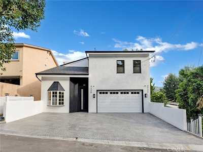 4530 4532 Ensenada Woodland Hills, CA 91364