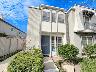 22131 Oxnard St Woodland Hills, CA 91367