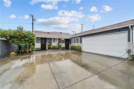 11228 Blythe Sun Valley, CA 91352