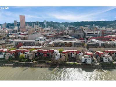 1 bed / 1 bath McCormick Pier condo