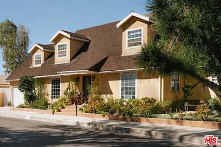 5741 Rolling Rd Woodland Hills, CA 91367