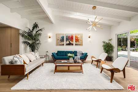 23020 Lita Place Woodland Hills, CA 91364