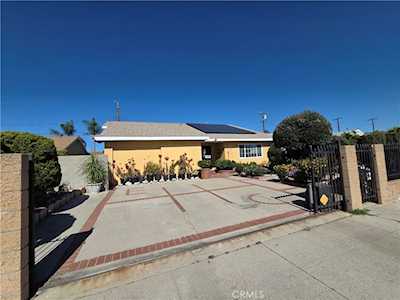 11223 Stagg Sun Valley, CA 91352