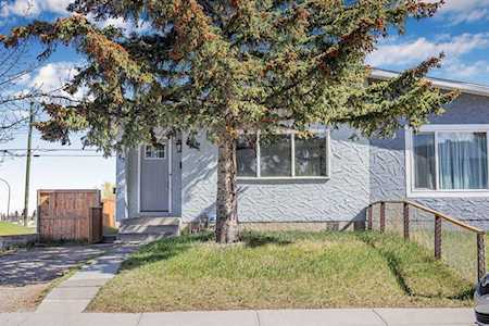 183 Penbrooke Close SE Calgary, AB T2A 3N9