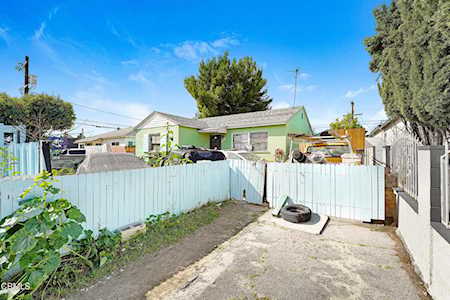 7227 Camellia Ave Los Angeles, CA 91605