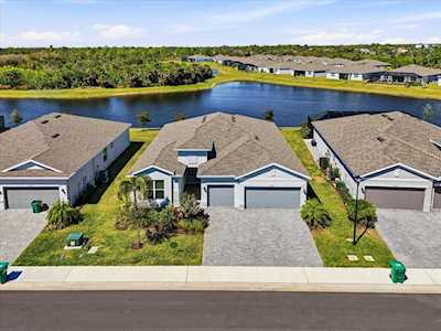 2186 Oyster Creek Dr
              Englewood,  FL 34224 photo 4
