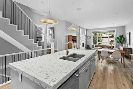 2316 22 St NW Calgary, AB T2M3W4
