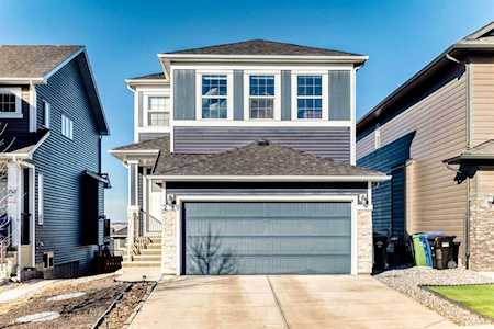 289 Crestmont Dr SW Calgary, AB T3B 6G9