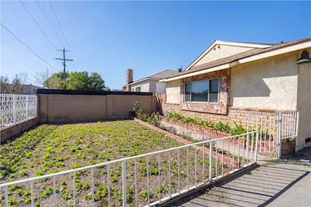 10817 Cantara St Sun Valley, CA 91352