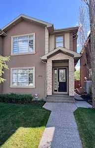 3036 28 St SW Calgary, AB T3E 2J5